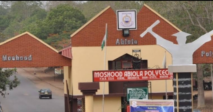 Ogun state Governor gifts Mapoly Graduates